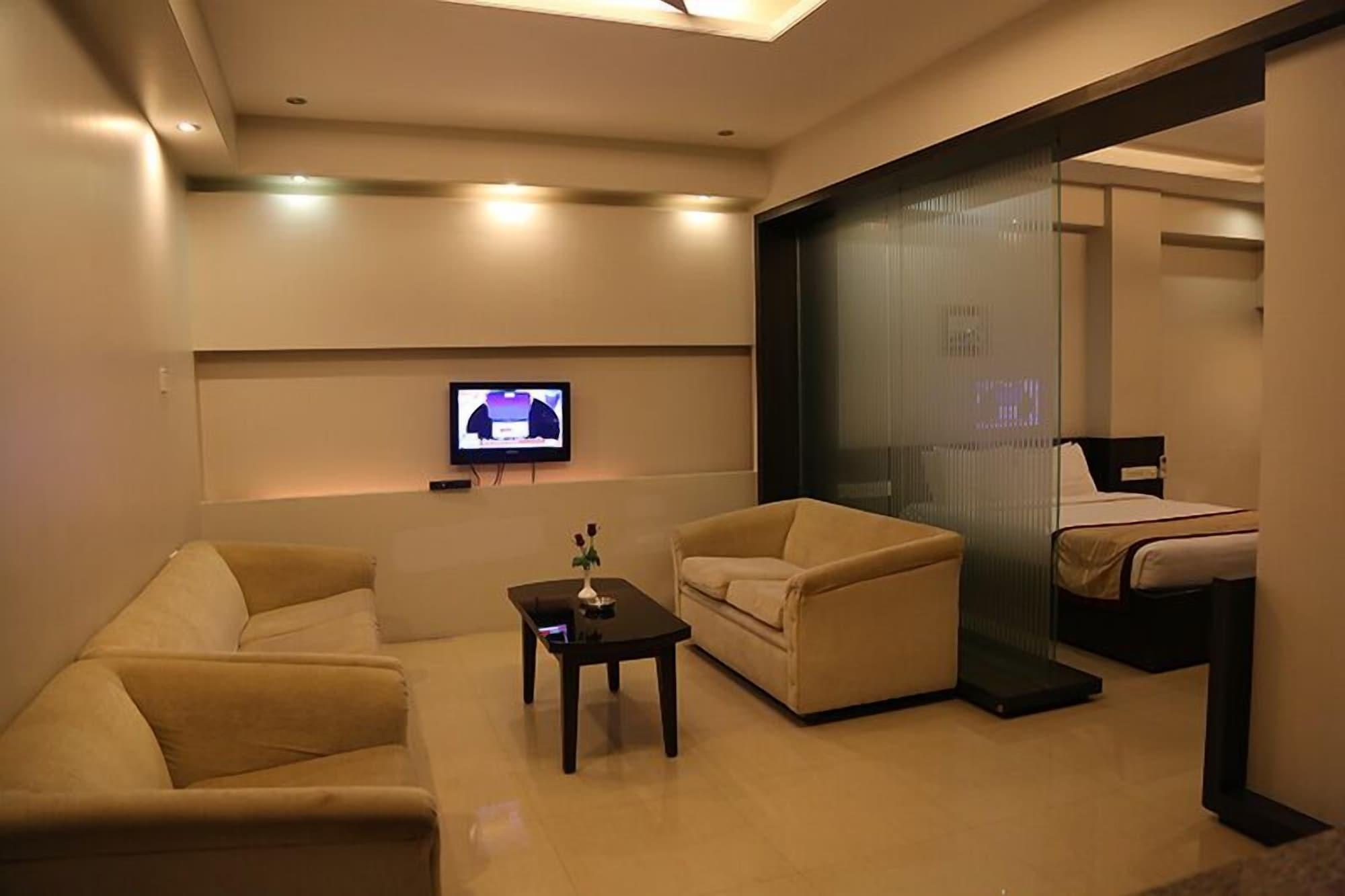 The Curzon Court Hotel Bangalore Exterior photo