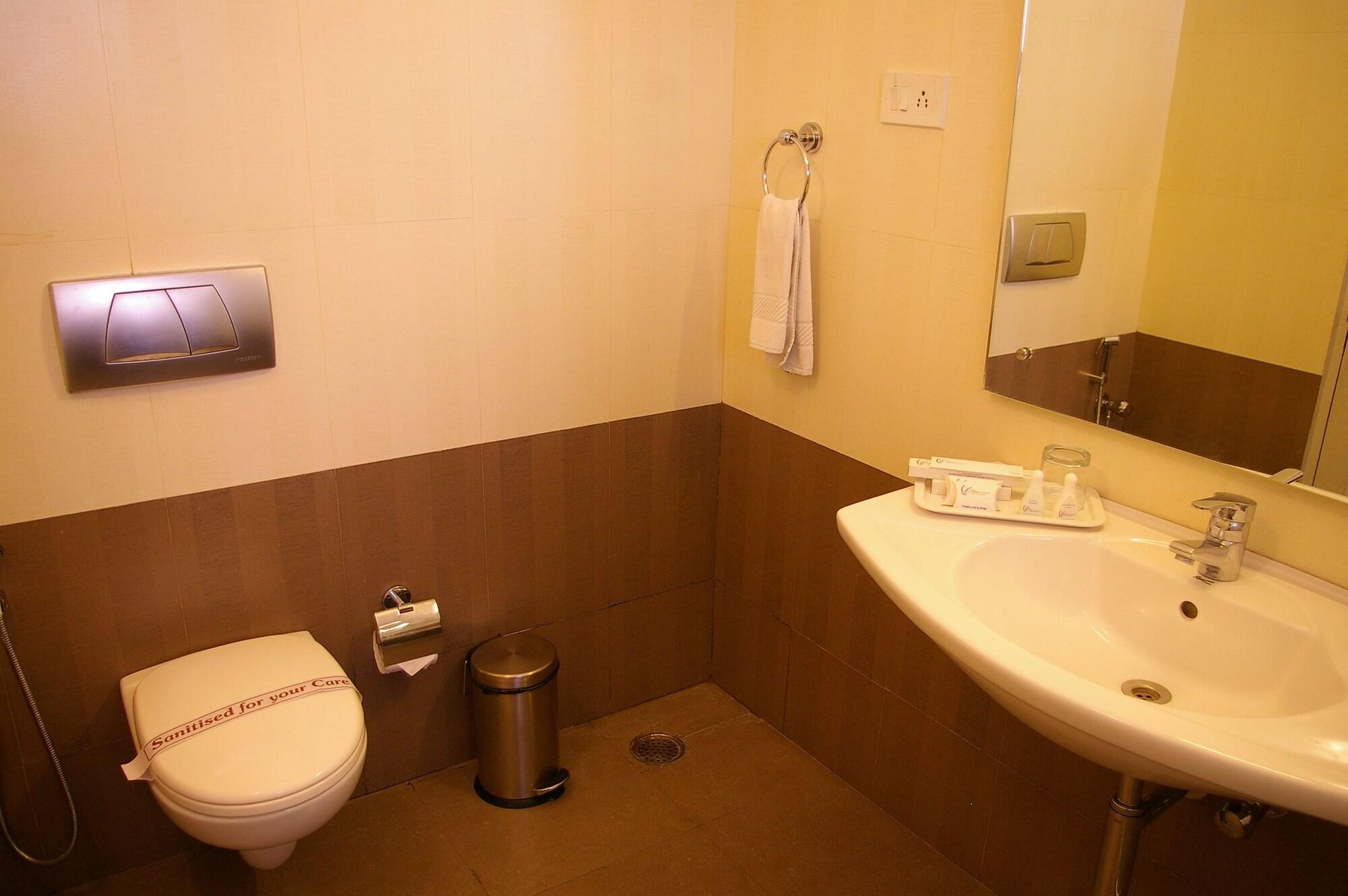 The Curzon Court Hotel Bangalore Exterior photo
