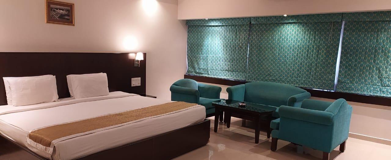 The Curzon Court Hotel Bangalore Exterior photo