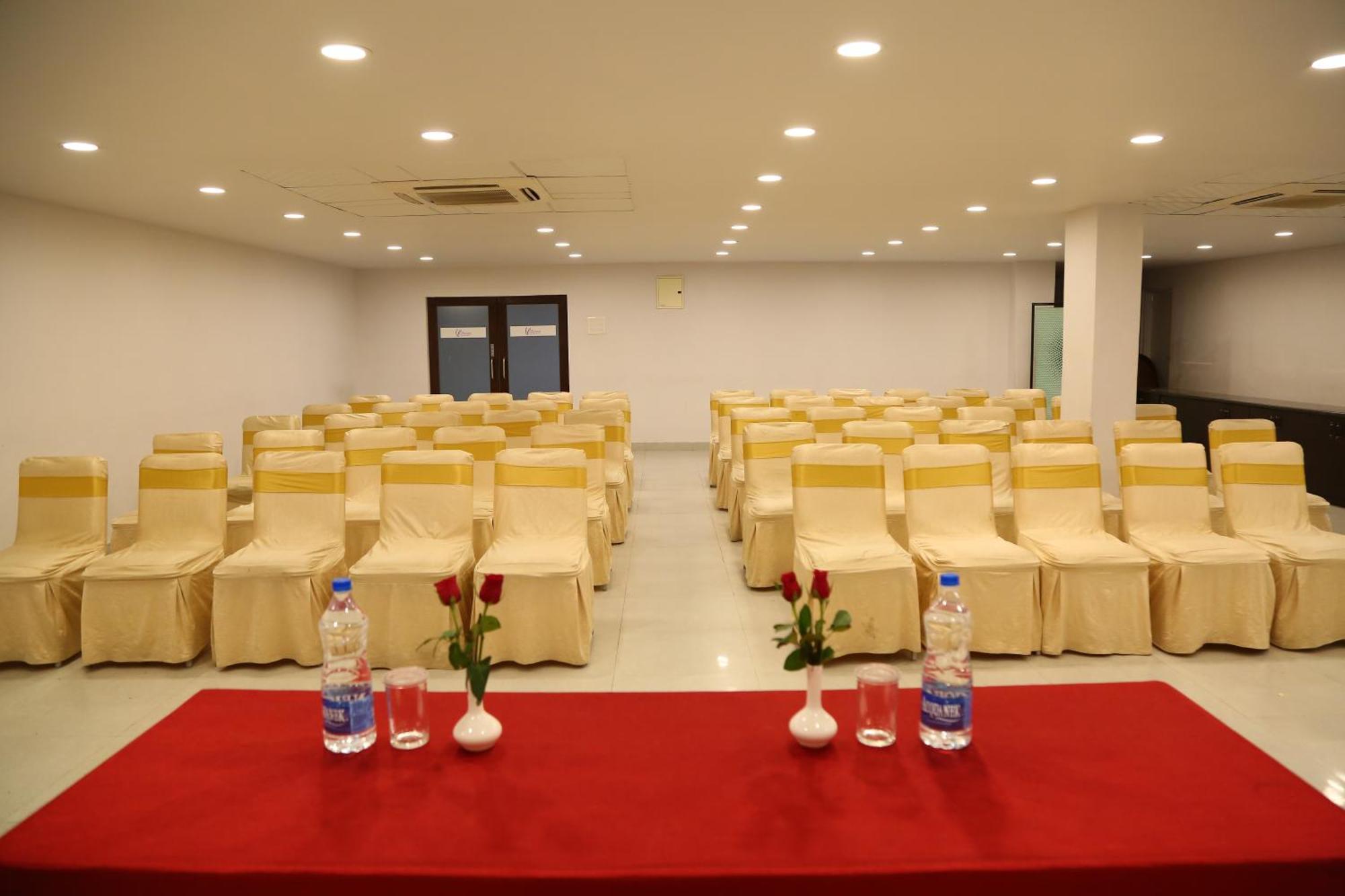 The Curzon Court Hotel Bangalore Exterior photo