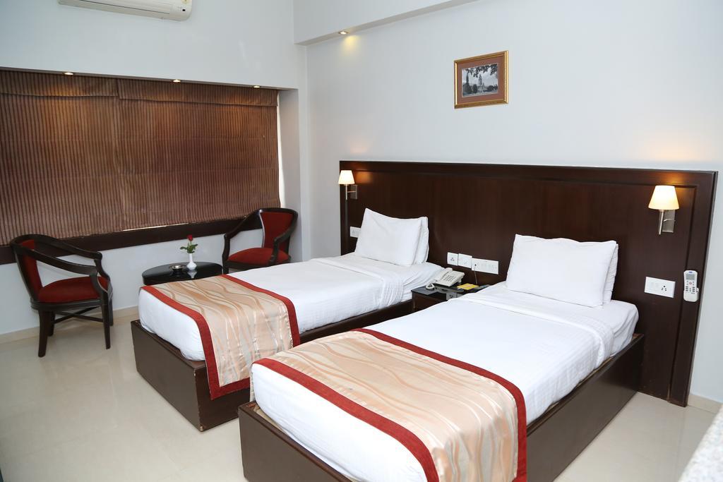 The Curzon Court Hotel Bangalore Exterior photo