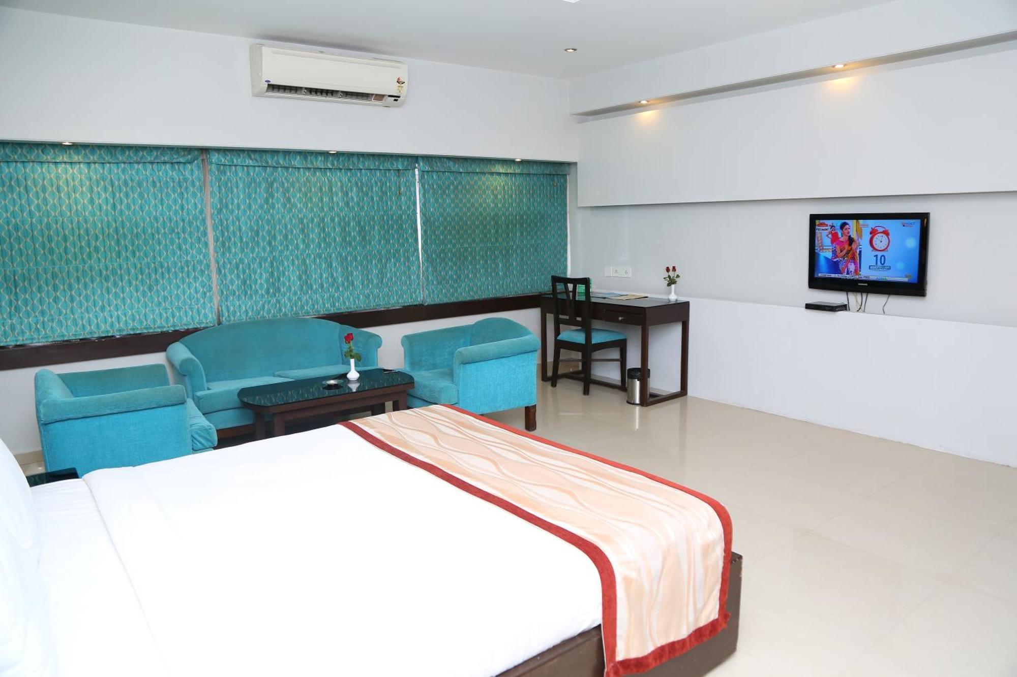 The Curzon Court Hotel Bangalore Exterior photo