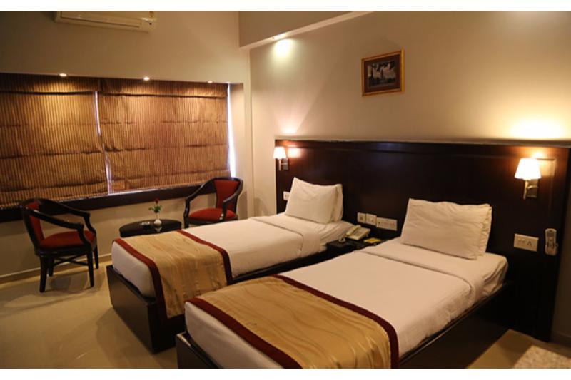The Curzon Court Hotel Bangalore Exterior photo