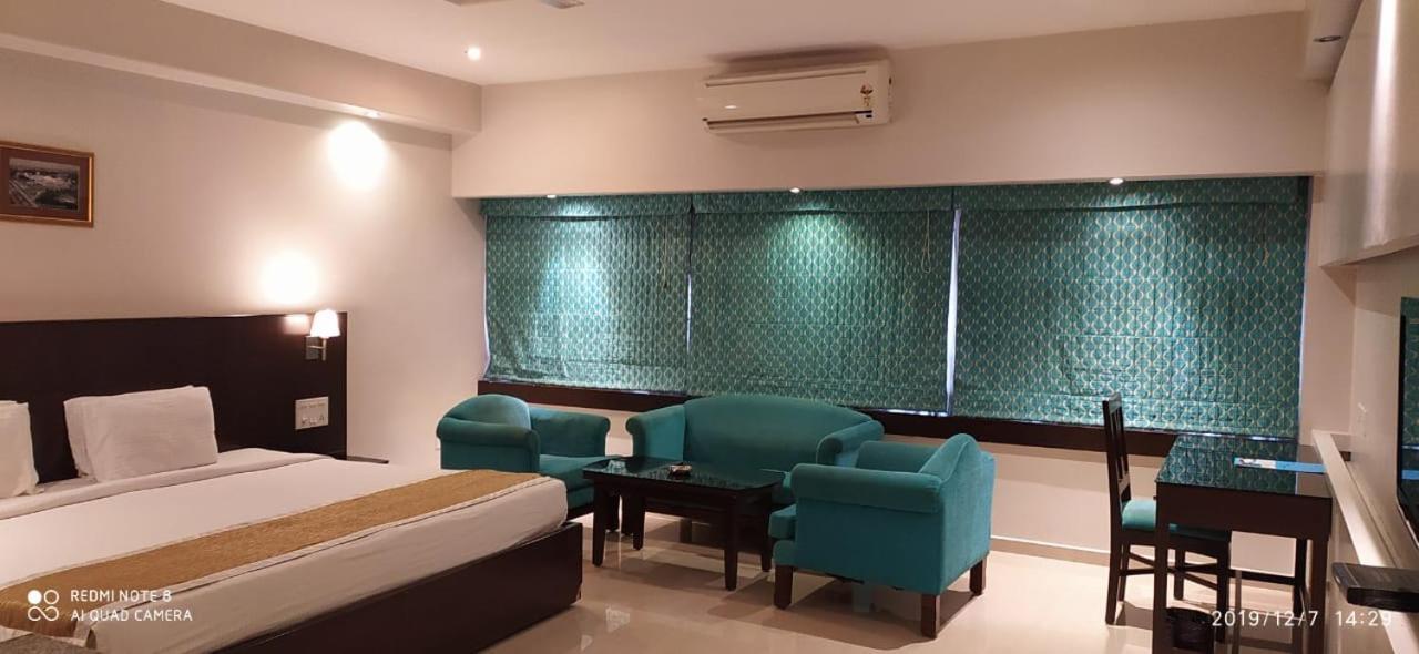 The Curzon Court Hotel Bangalore Exterior photo